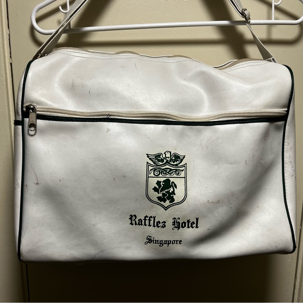 Singapore - Raffles Hotel White Toiletry Bag with Leather-like Material